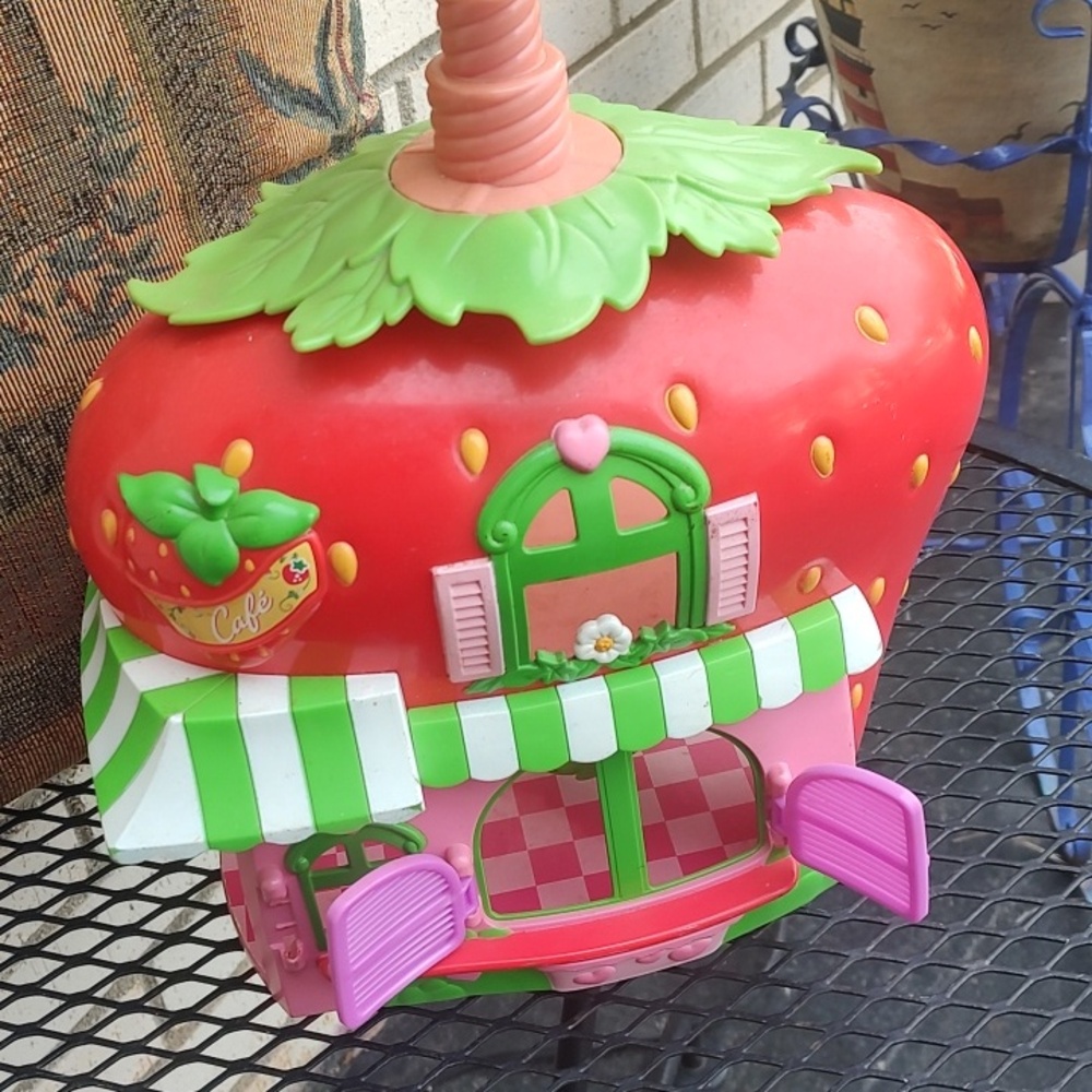 CagelStrawberry Shaped Playhouse Toy - Picture 5 of 6